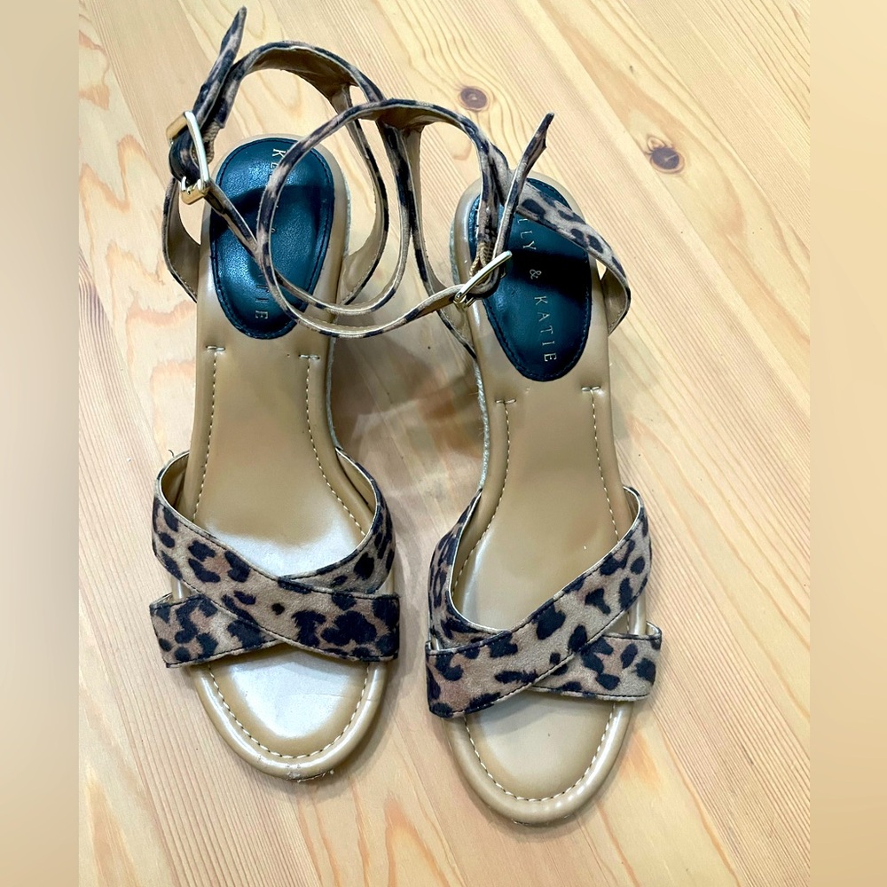 Kelly & Katie Cheetah Wedge Ankle
Strap Heel Size 8